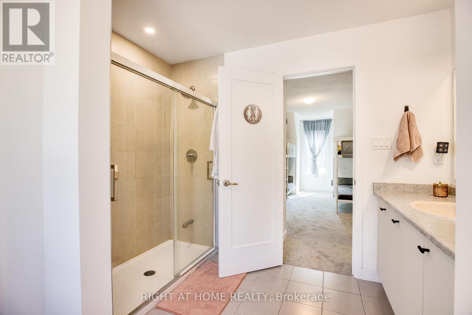 21 Lyall Stokes Circle, East Gwillimbury, Ontario  L0G 1M0 - Photo 25 - N12425282