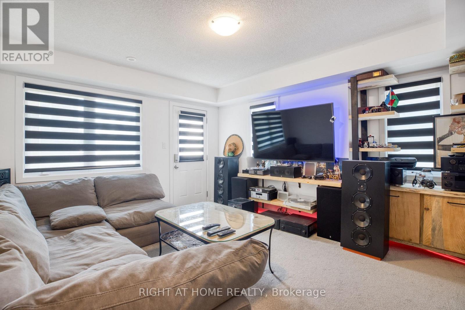 21 Lyall Stokes Circle, East Gwillimbury, Ontario  L0G 1M0 - Photo 26 - N12425282