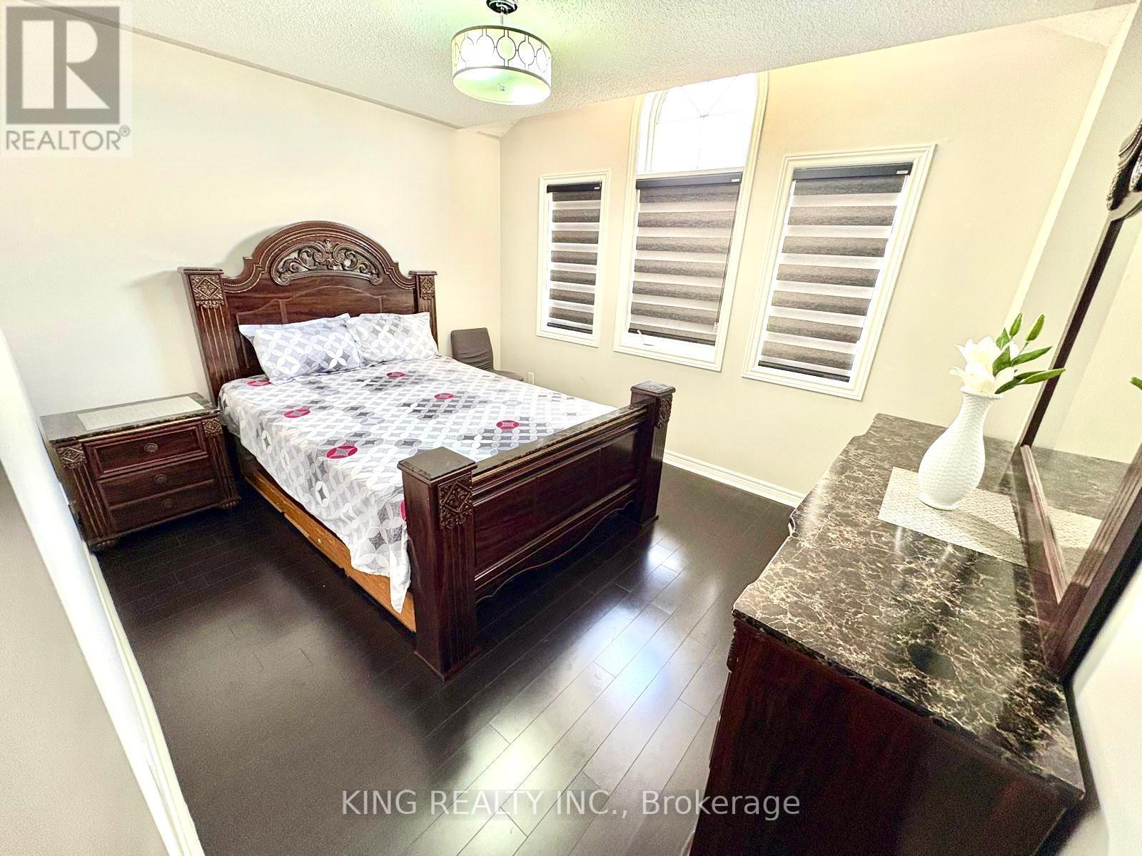398 Sunny Meadow Boulevard, Brampton, Ontario  L6R 0N9 - Photo 13 - W12367522