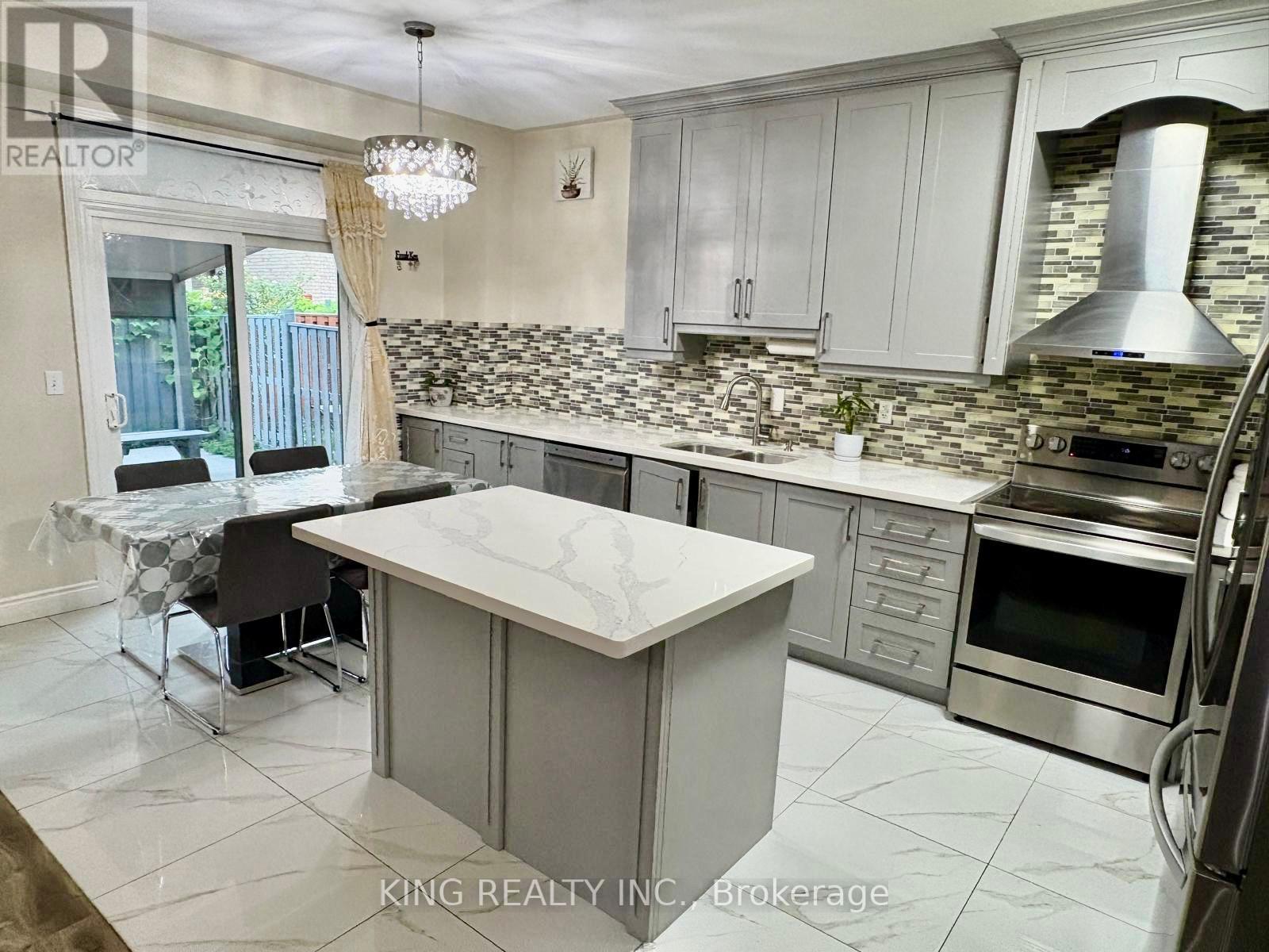 398 Sunny Meadow Boulevard, Brampton, Ontario  L6R 0N9 - Photo 4 - W12367522