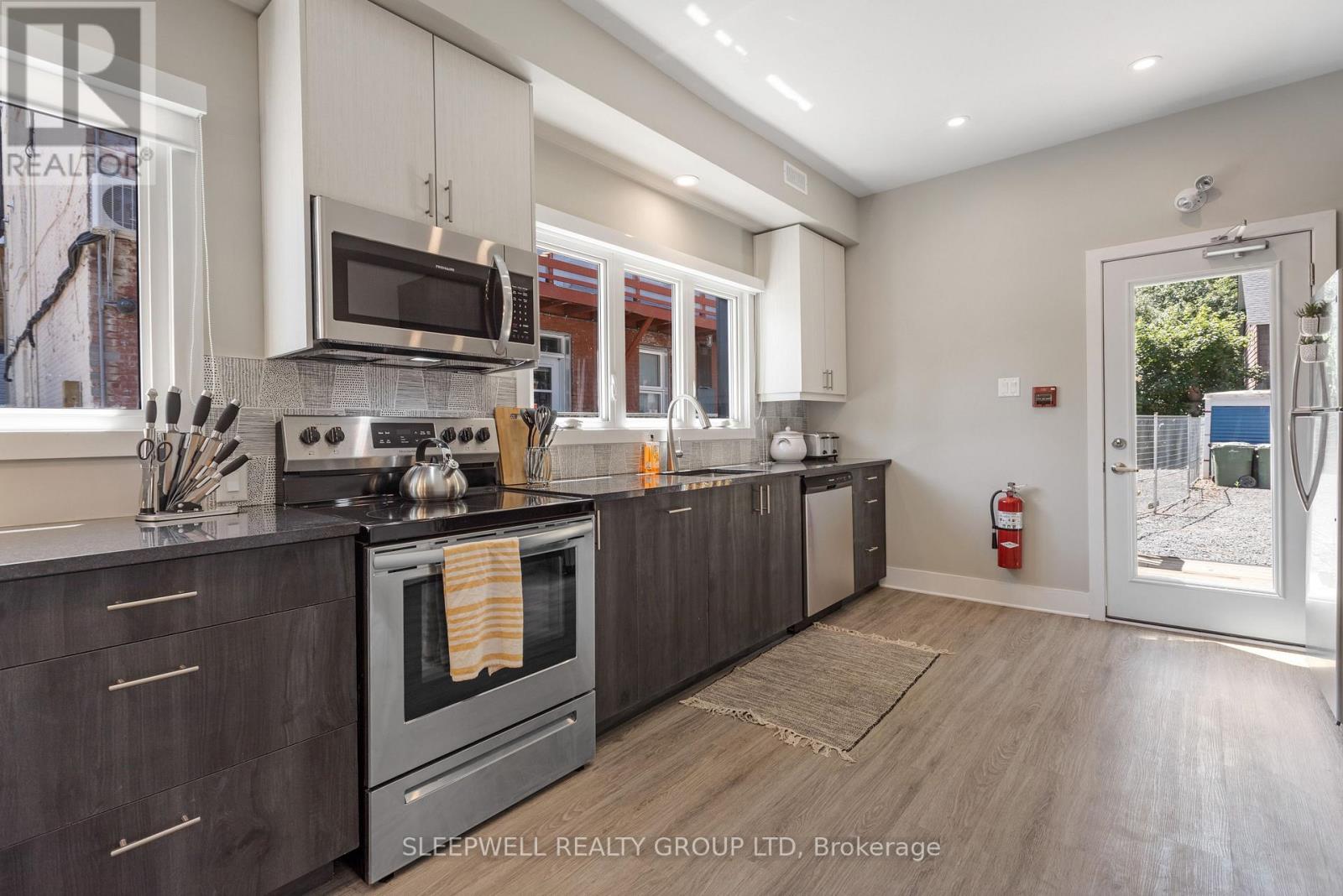 80 Nelson Street, Ottawa, Ontario  K1N 7R3 - Photo 2 - X12427704
