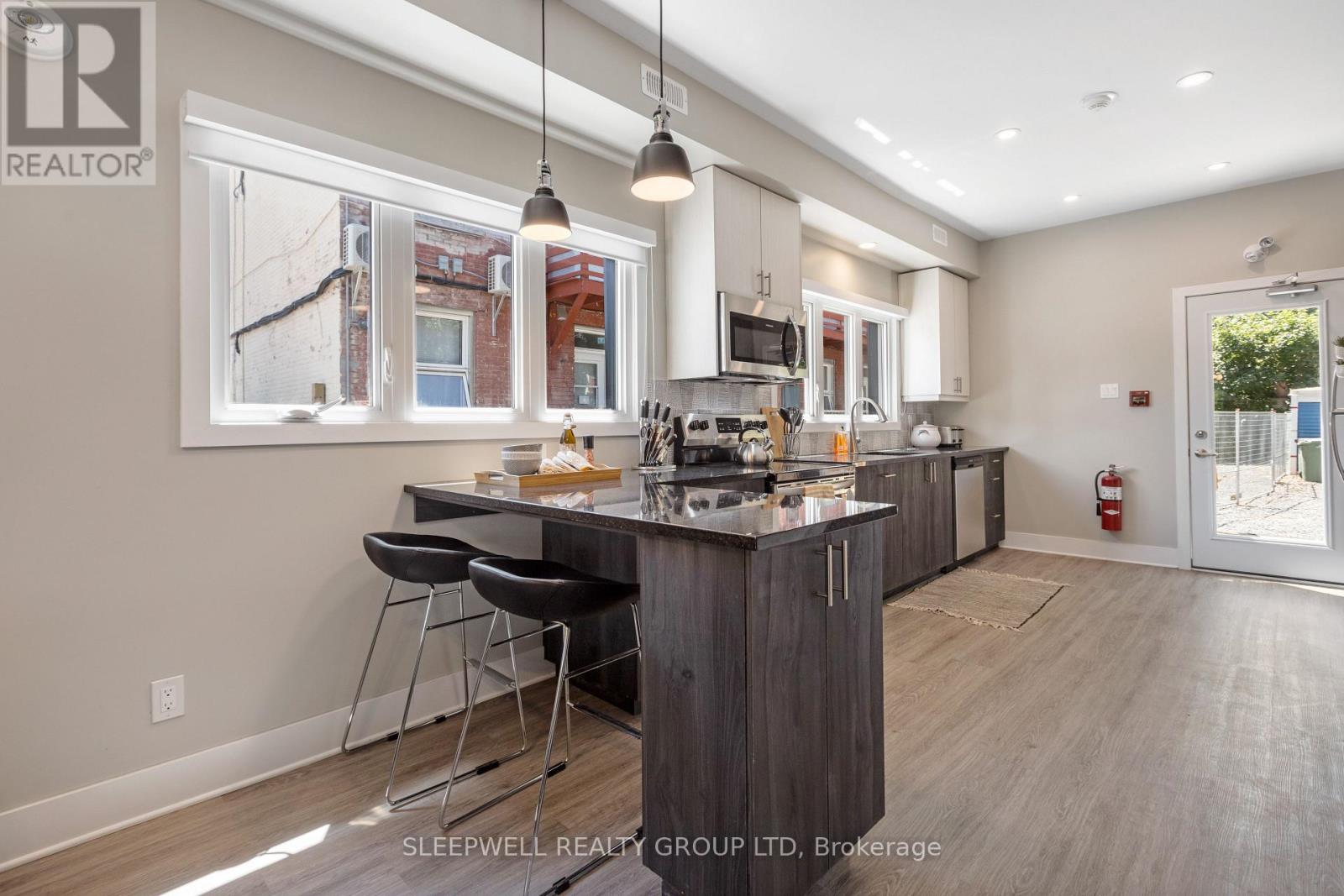 80 Nelson Street, Ottawa, Ontario  K1N 7R3 - Photo 4 - X12427704