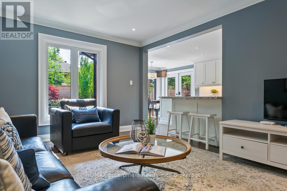 484 Aspen Forest Drive, Oakville, Ontario  L6J 6H7 - Photo 12 - W12427705