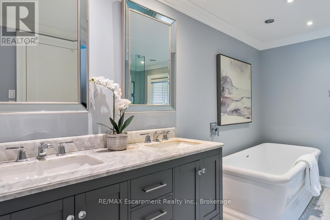 484 Aspen Forest Drive, Oakville, Ontario  L6J 6H7 - Photo 16 - W12427705