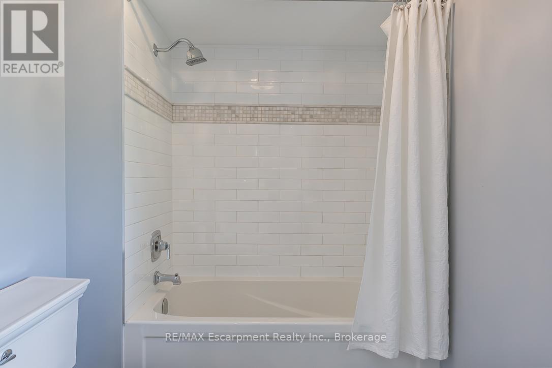 484 Aspen Forest Drive, Oakville, Ontario  L6J 6H7 - Photo 22 - W12427705