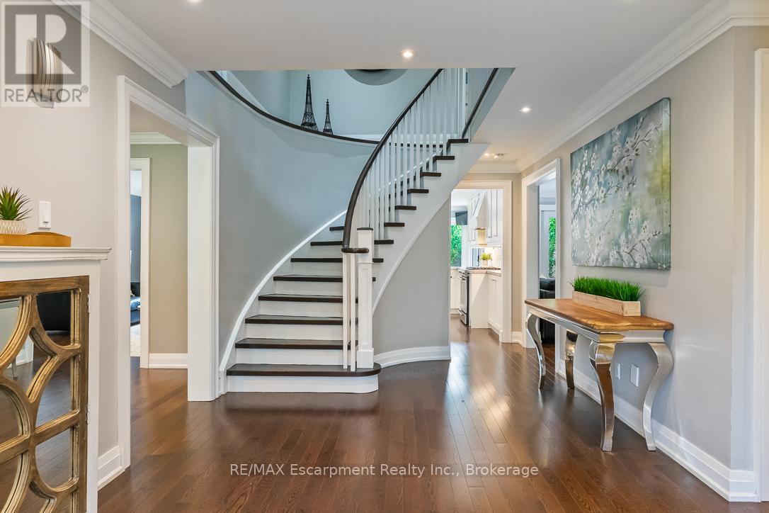 484 Aspen Forest Drive, Oakville, Ontario  L6J 6H7 - Photo 6 - W12427705