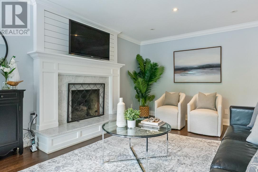 484 Aspen Forest Drive, Oakville, Ontario  L6J 6H7 - Photo 8 - W12427705