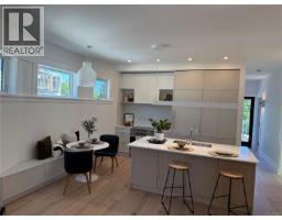 3 1915 Fernwood Rd Fernwood