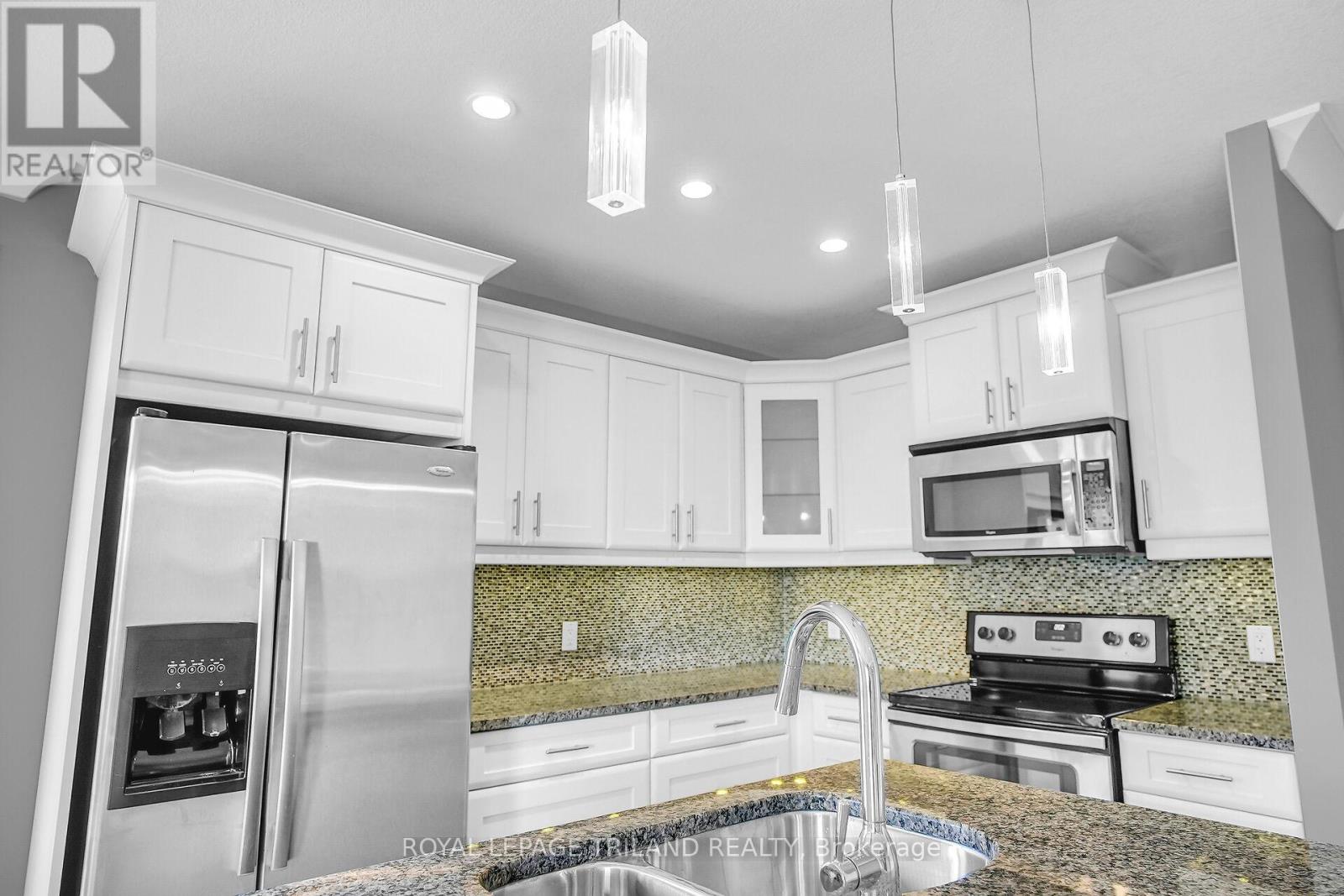 401 - 340 Sugarcreek Trail, London North, Ontario  N6H 0G4 - Photo 10 - X12398770