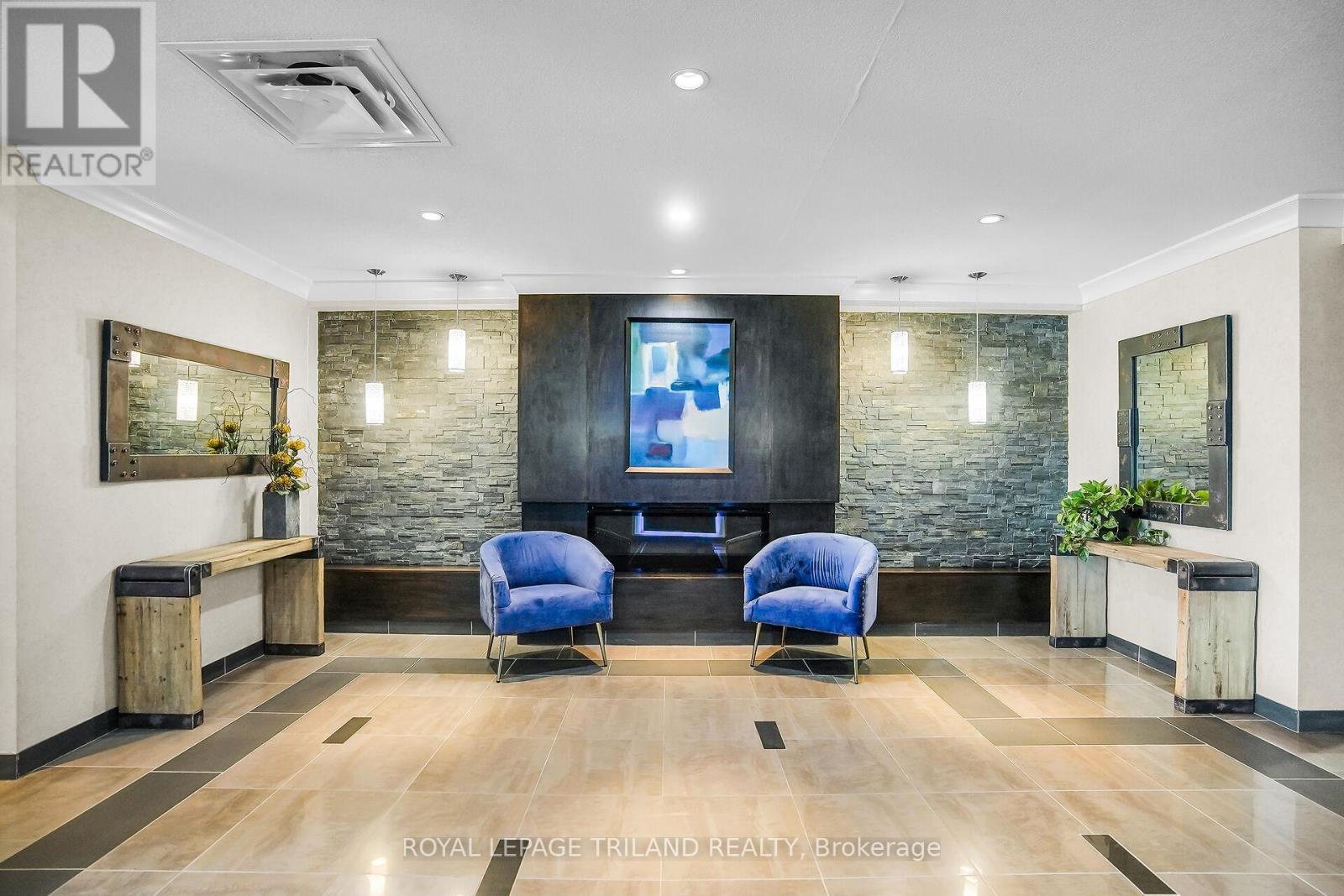 401 - 340 Sugarcreek Trail, London North, Ontario  N6H 0G4 - Photo 4 - X12398770