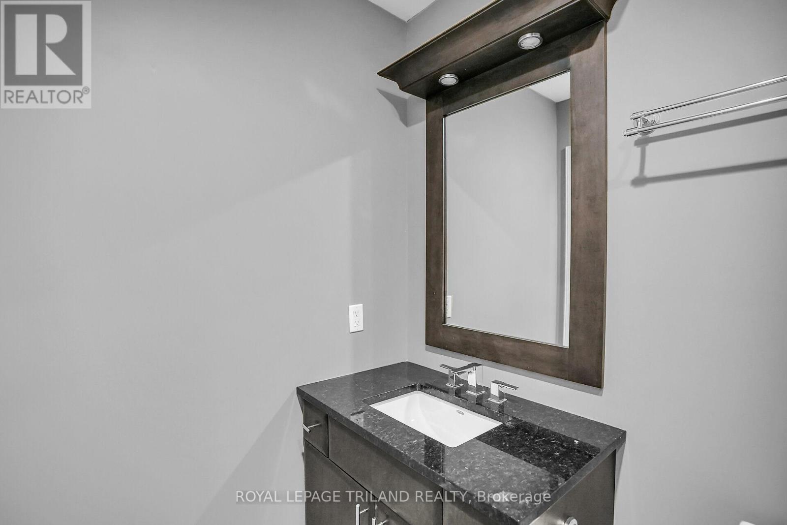 401 - 340 Sugarcreek Trail, London North, Ontario  N6H 0G4 - Photo 19 - X12398770