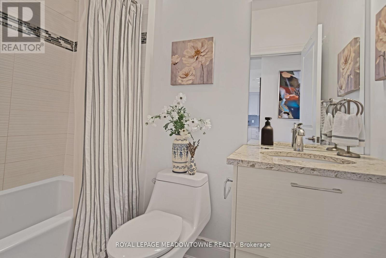 301 - 10360 Islington Avenue, Vaughan (Kleinburg), Ontario  L0J 1C0 - Photo 12 - N12427621