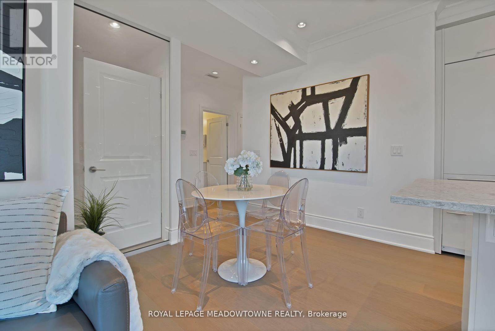 301 - 10360 Islington Avenue, Vaughan (Kleinburg), Ontario  L0J 1C0 - Photo 13 - N12427621