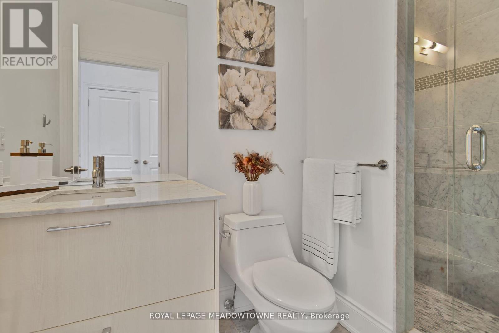 301 - 10360 Islington Avenue, Vaughan (Kleinburg), Ontario  L0J 1C0 - Photo 4 - N12427621