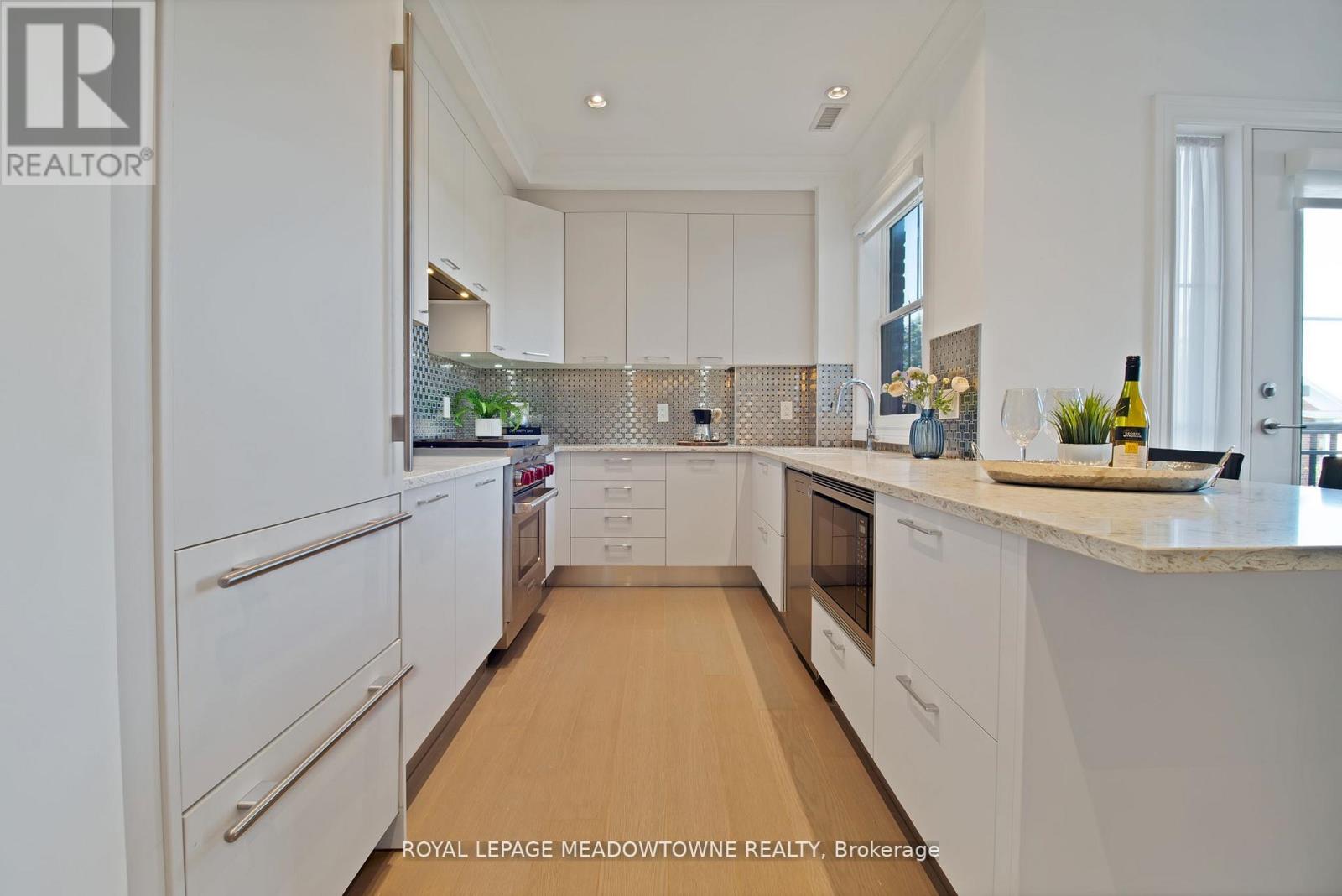 301 - 10360 Islington Avenue, Vaughan (Kleinburg), Ontario  L0J 1C0 - Photo 16 - N12427621