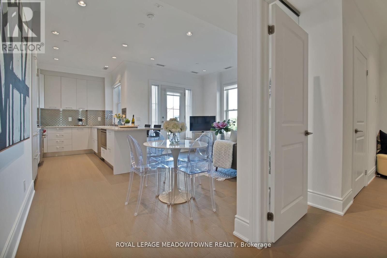 301 - 10360 Islington Avenue, Vaughan (Kleinburg), Ontario  L0J 1C0 - Photo 8 - N12427621
