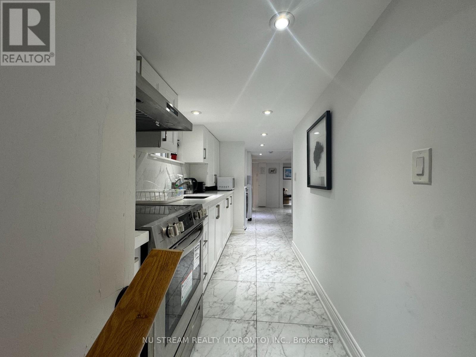 Bsmt 119 Lascelles Boulevard, Toronto, Ontario  M5P 2E5 - Photo 2 - C12427711