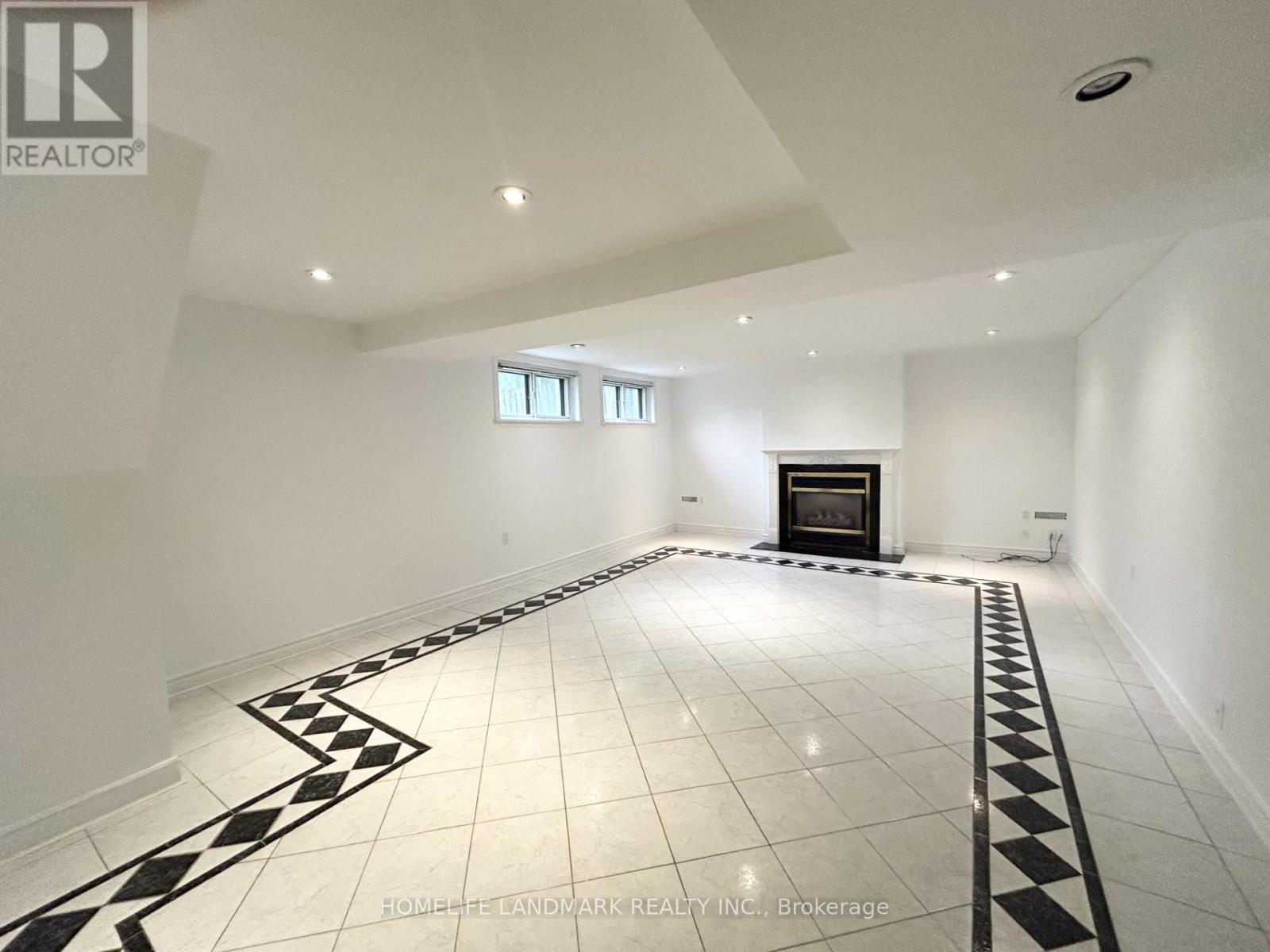 323 Elmwood Avenue, Richmond Hill, Ontario  L4C 1L7 - Photo 16 - N12427710