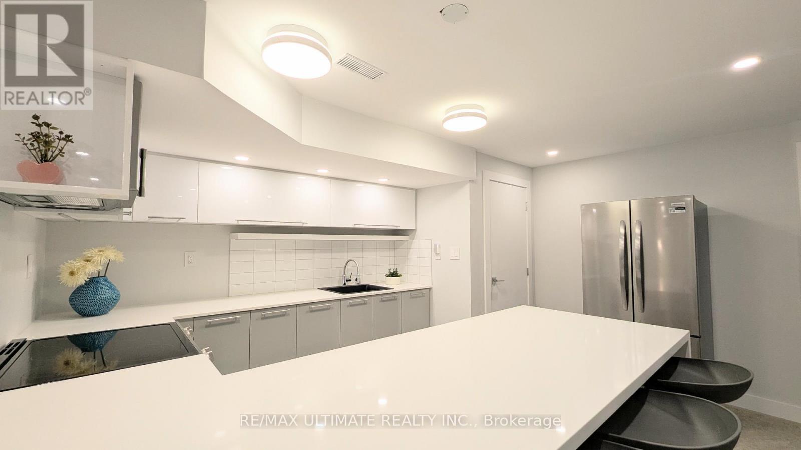 Lower - 1101 Lakeshore Road W, Oakville, Ontario  L6L 1E7 - Photo 11 - W12421636