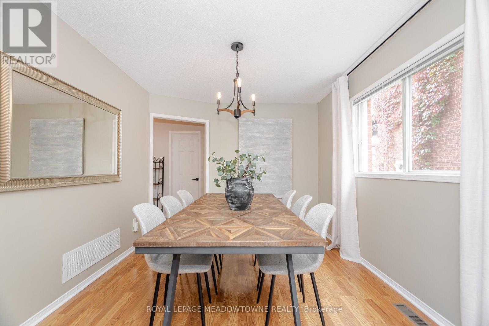 33 Harrop Avenue, Halton Hills, Ontario  L7G 5R4 - Photo 10 - W12427706