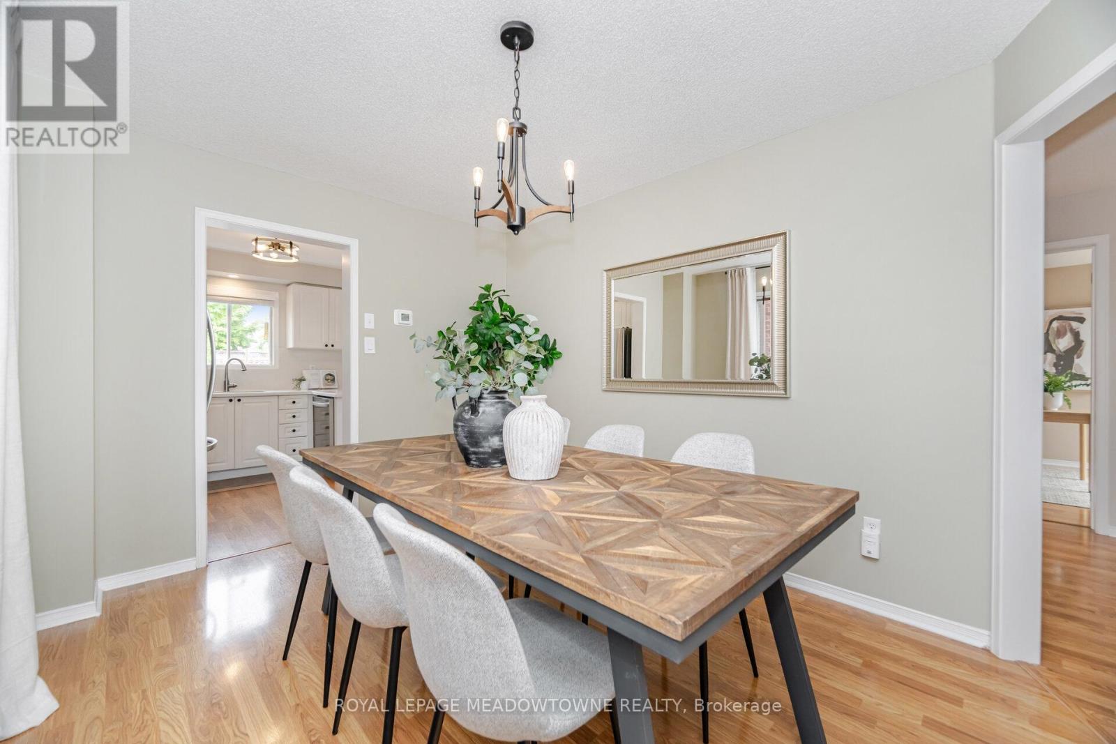 33 Harrop Avenue, Halton Hills, Ontario  L7G 5R4 - Photo 11 - W12427706