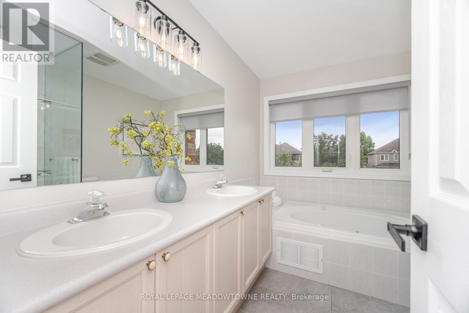 33 Harrop Avenue, Halton Hills, Ontario  L7G 5R4 - Photo 28 - W12427706