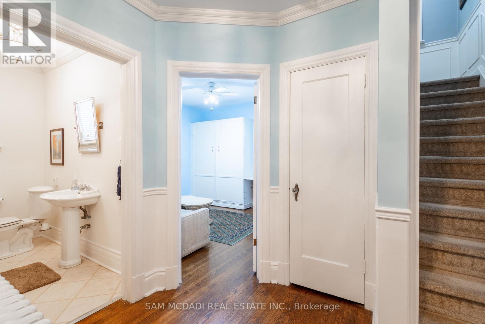 11 Brant Avenue, Mississauga, Ontario  L5G 3N9 - Photo 17 - W12427723