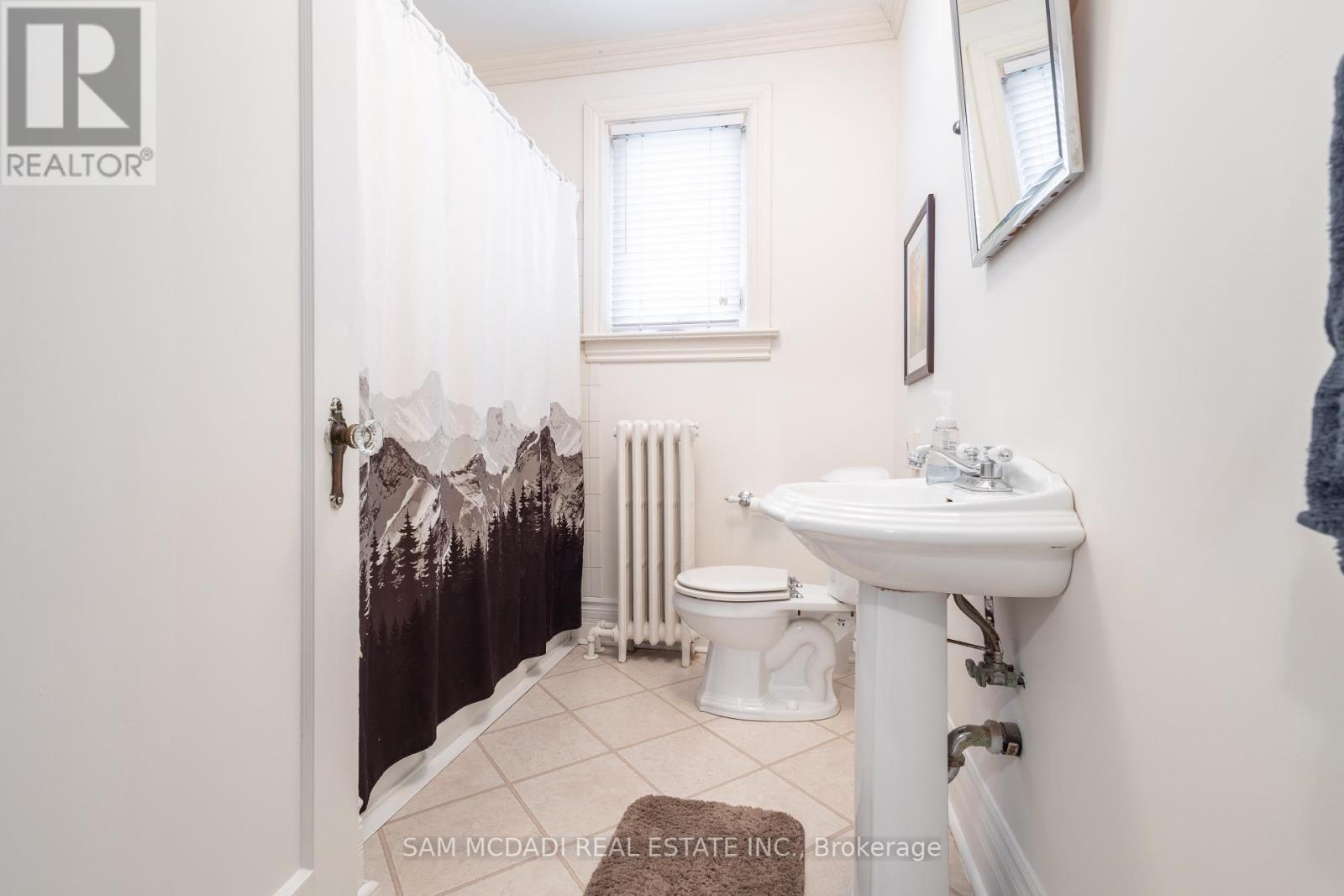 11 Brant Avenue, Mississauga, Ontario  L5G 3N9 - Photo 18 - W12427723