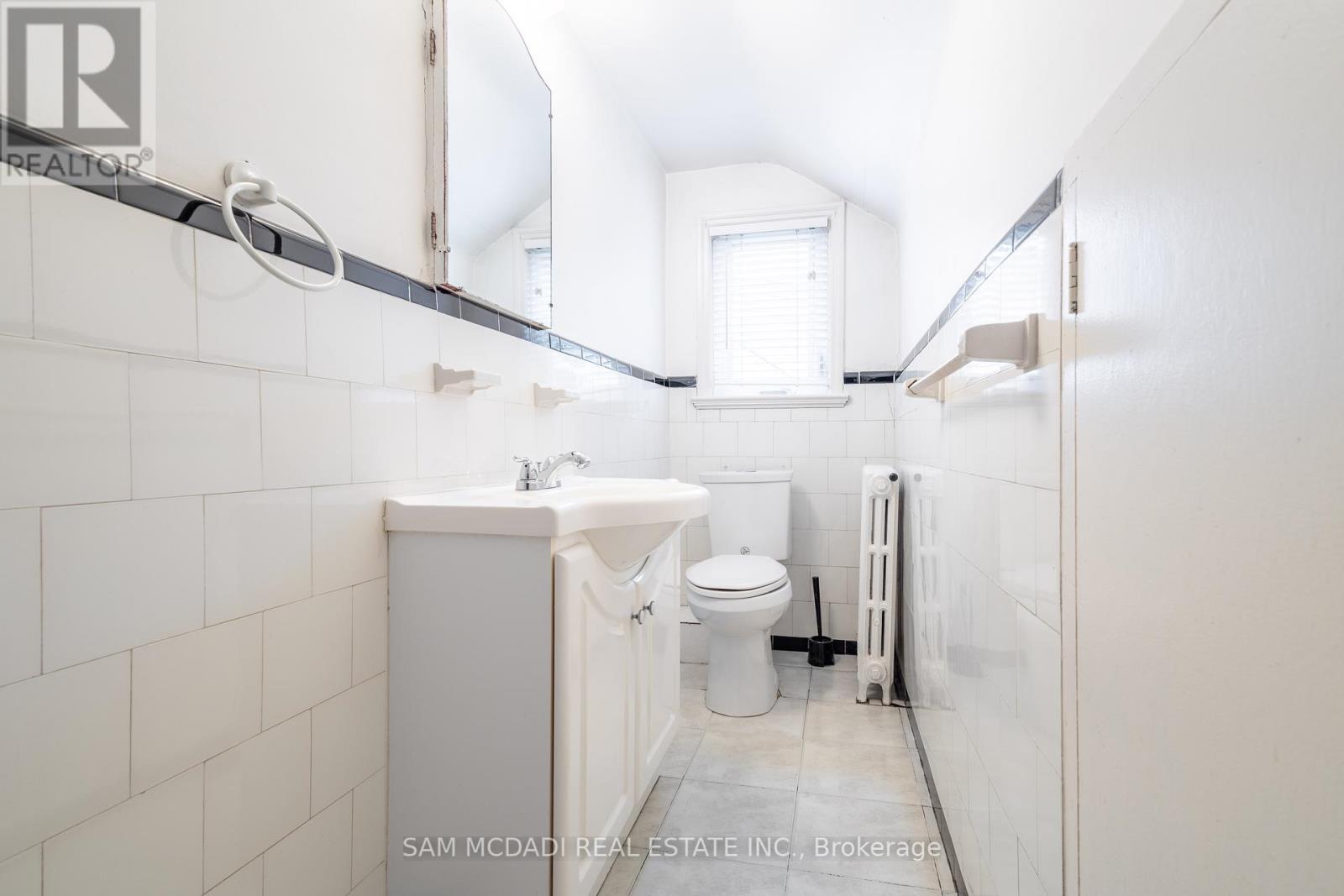11 Brant Avenue, Mississauga, Ontario  L5G 3N9 - Photo 24 - W12427723