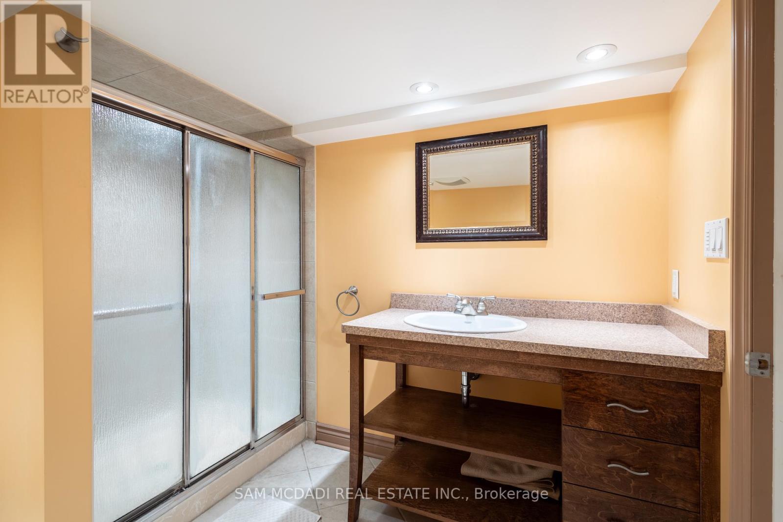 11 Brant Avenue, Mississauga, Ontario  L5G 3N9 - Photo 32 - W12427723