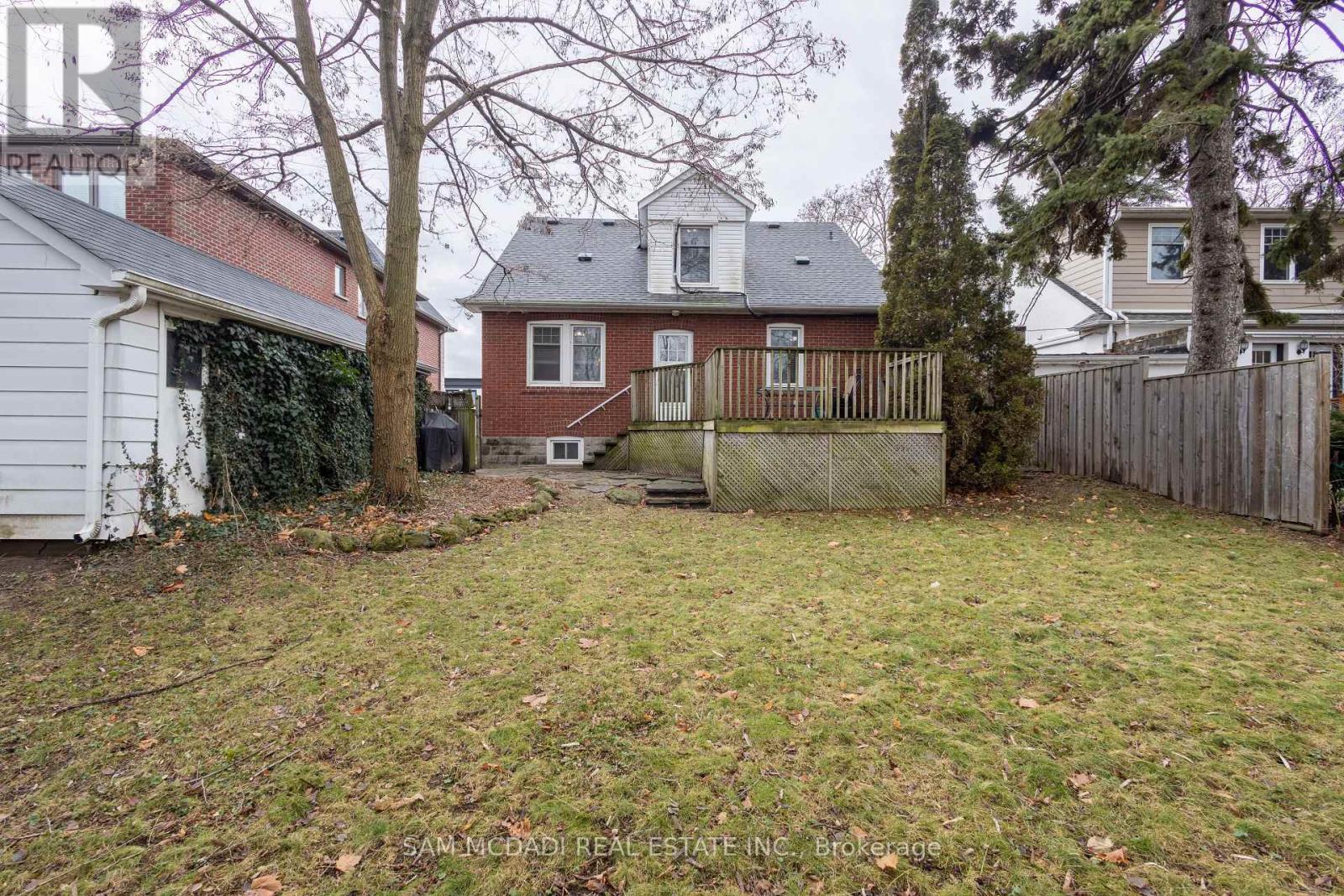 11 Brant Avenue, Mississauga, Ontario  L5G 3N9 - Photo 4 - W12427723
