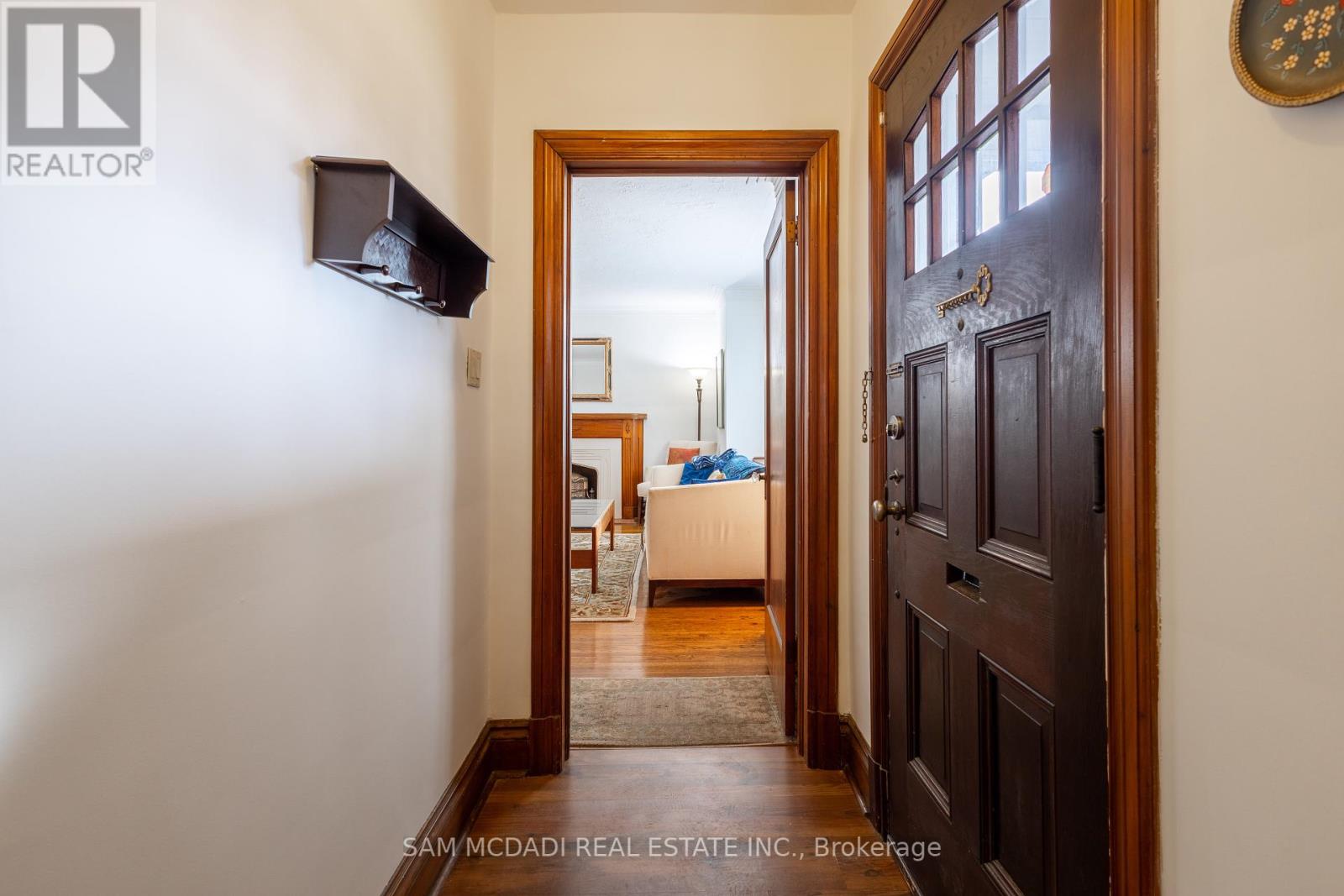 11 Brant Avenue, Mississauga, Ontario  L5G 3N9 - Photo 6 - W12427723