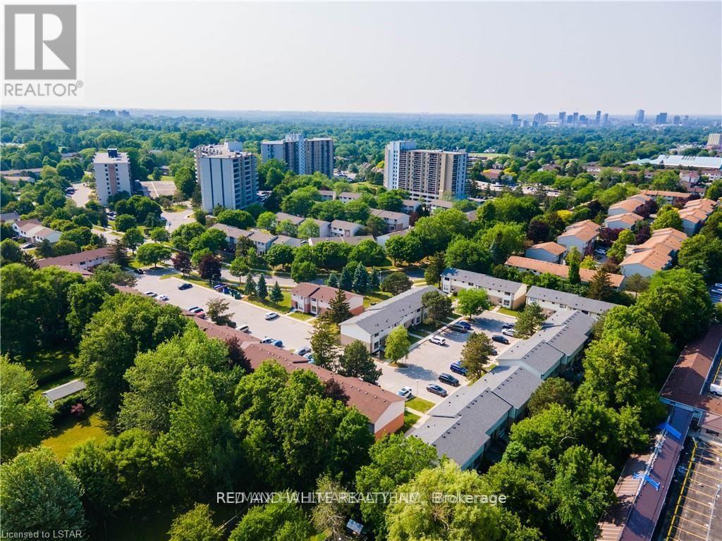 Unit-54 - 355 Sandringham Crescent, London South, Ontario  N6C 5K3 - Photo 3 - X12427707
