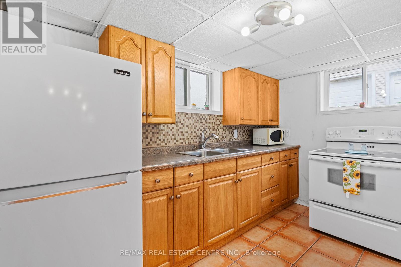 Basement - 298 Wallace Avenue, Welland, Ontario  L3B 1R9 - Photo 13 - X12427718