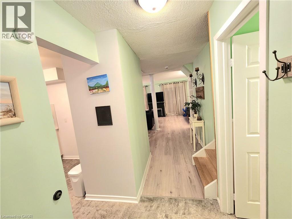 Property at 32 MOWAT Boulevard Unit# 8 image 5