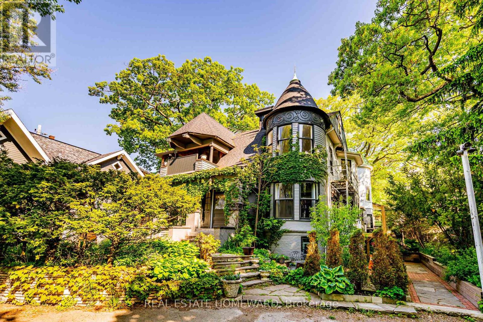 3025 QUEEN STREET E, Toronto, Ontario