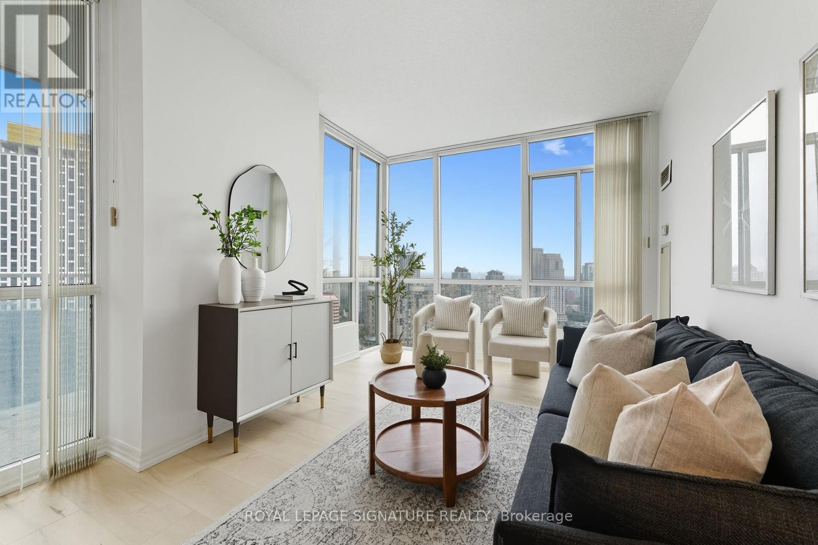 2702 - 220 Burnhamthorpe Road W, Mississauga (City Centre), Ontario  L5B 4N4 - Photo 10 - W12421676