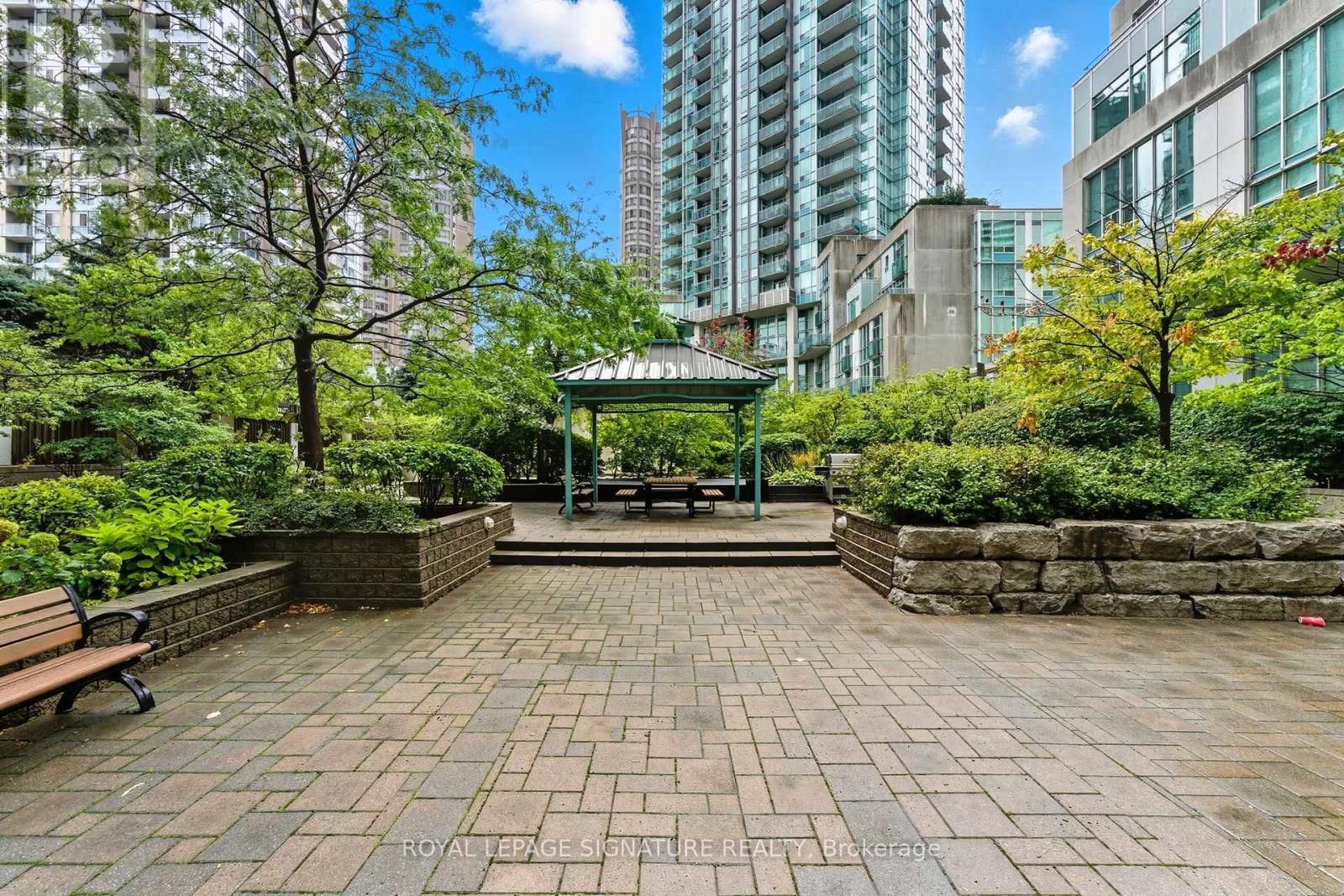 2702 - 220 Burnhamthorpe Road W, Mississauga (City Centre), Ontario  L5B 4N4 - Photo 21 - W12421676