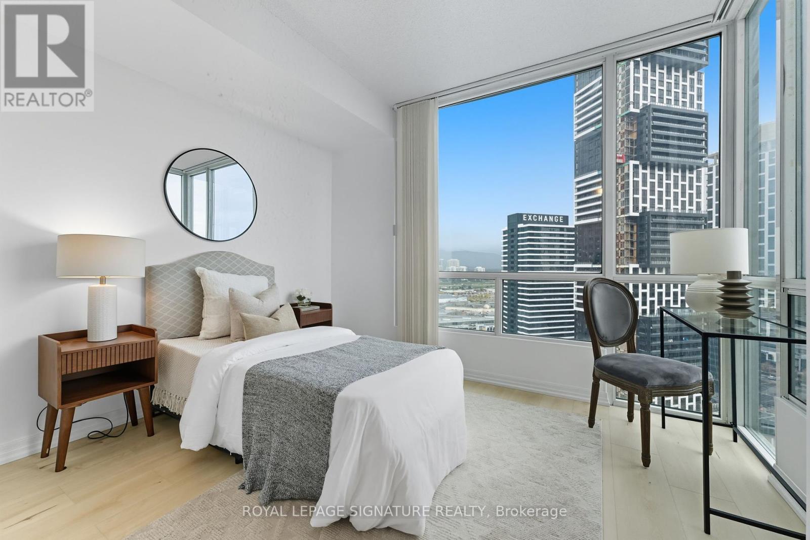 2702 - 220 Burnhamthorpe Road W, Mississauga (City Centre), Ontario  L5B 4N4 - Photo 13 - W12421676