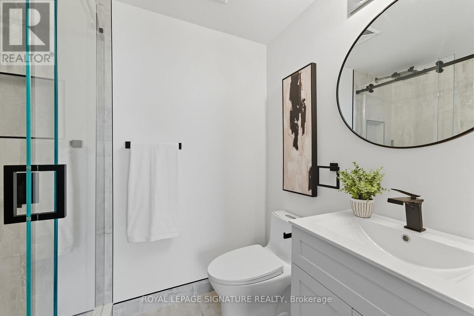 2702 - 220 Burnhamthorpe Road W, Mississauga (City Centre), Ontario  L5B 4N4 - Photo 16 - W12421676