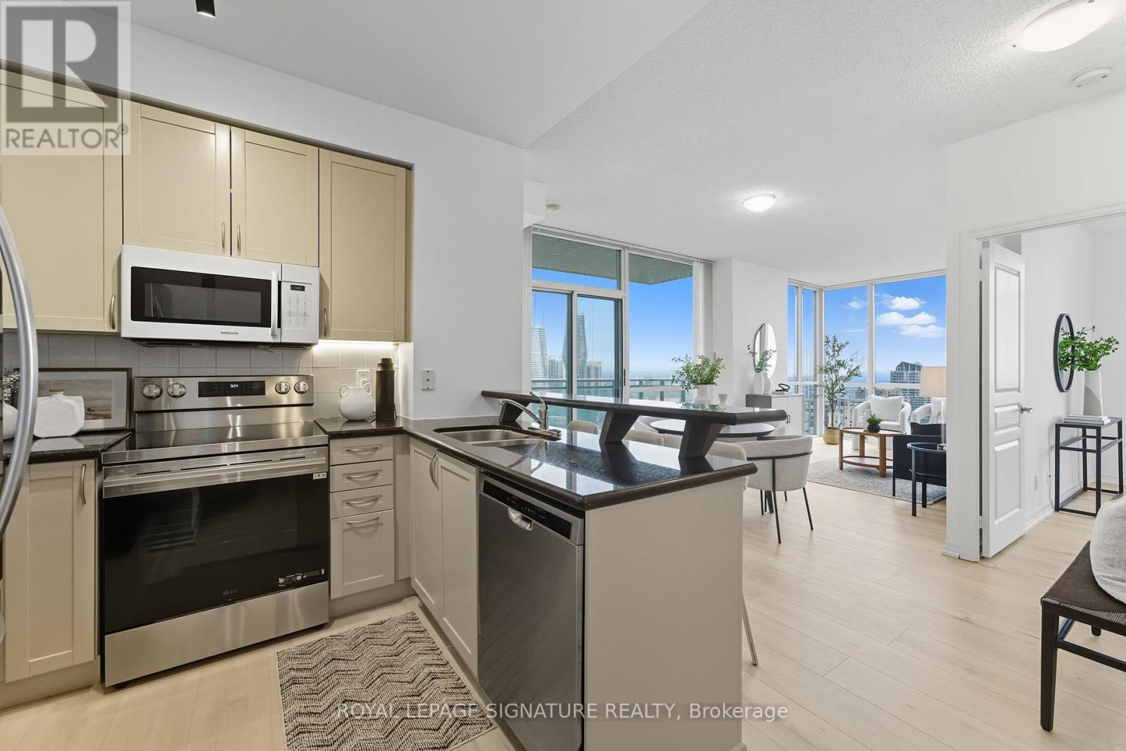 2702 - 220 Burnhamthorpe Road W, Mississauga (City Centre), Ontario  L5B 4N4 - Photo 5 - W12421676