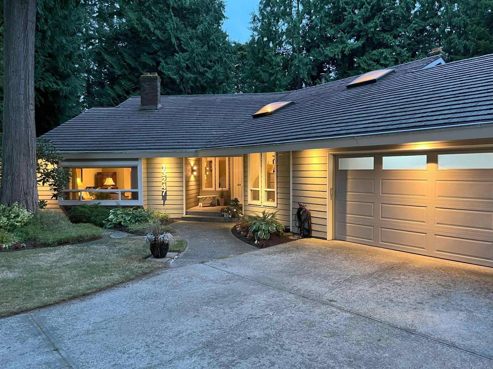 13247 17a Avenue, Surrey, British Columbia  V4A 6R9 - Photo 3 - R3052256