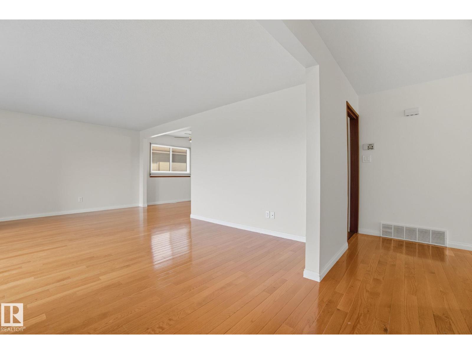 13411 71 St Nw, Edmonton, Alberta  T5C 0M9 - Photo 4 - E4459537