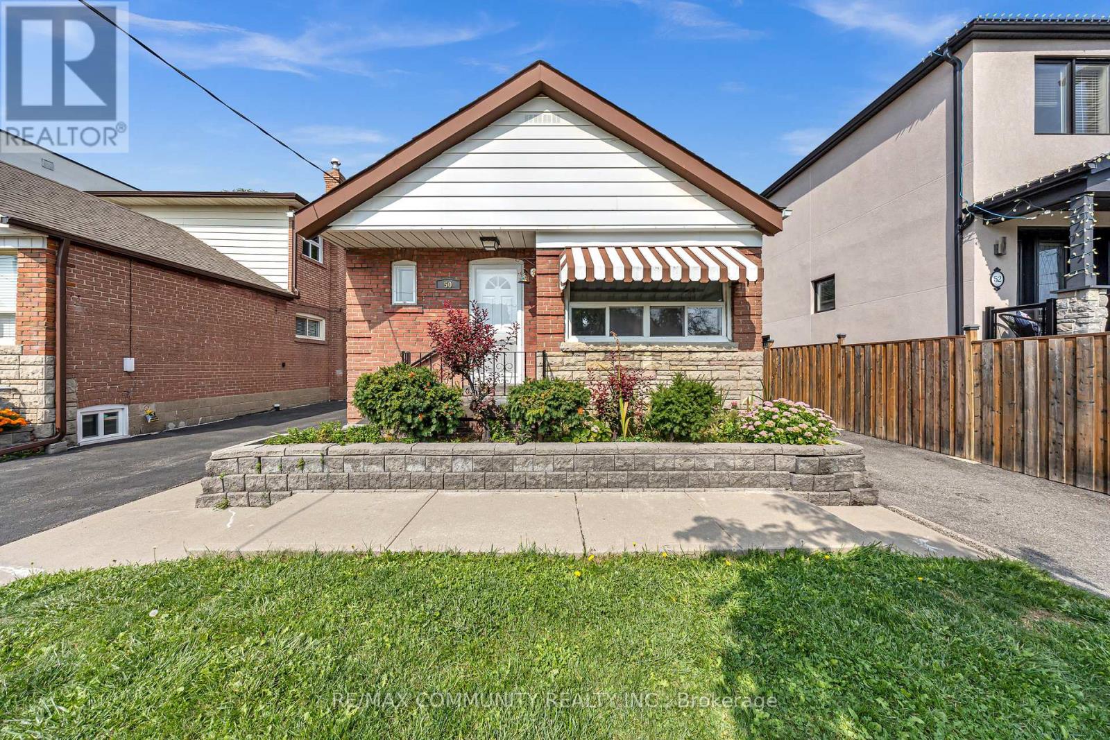 50 Joanith Drive, Toronto, Ontario  M4B 1S7 - Photo 3 - E12427750