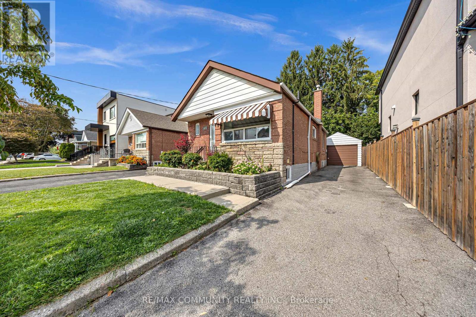 50 Joanith Drive, Toronto, Ontario  M4B 1S7 - Photo 4 - E12427750