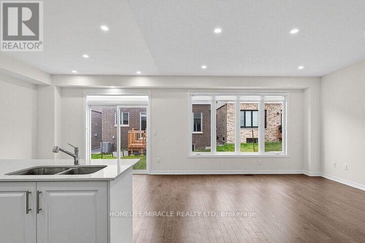 11 Phoenix Boulevard, Barrie, Ontario  L9S 2Z4 - Photo 13 - S12427744