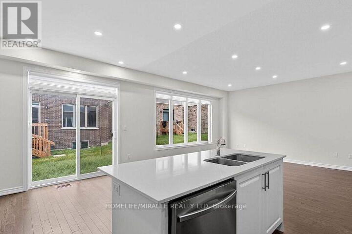 11 Phoenix Boulevard, Barrie, Ontario  L9S 2Z4 - Photo 18 - S12427744