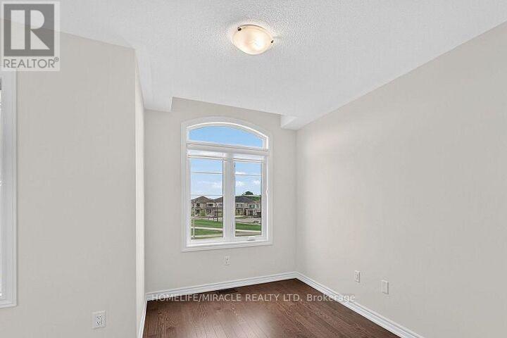 11 Phoenix Boulevard, Barrie, Ontario  L9S 2Z4 - Photo 3 - S12427744