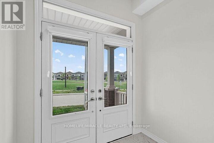 11 Phoenix Boulevard, Barrie, Ontario  L9S 2Z4 - Photo 4 - S12427744