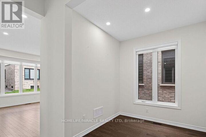 11 Phoenix Boulevard, Barrie, Ontario  L9S 2Z4 - Photo 5 - S12427744
